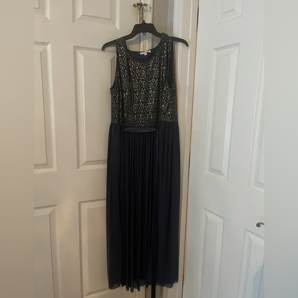 Haani Dresses & Skirts - Elegant Navy and gold formal dress, size 2X